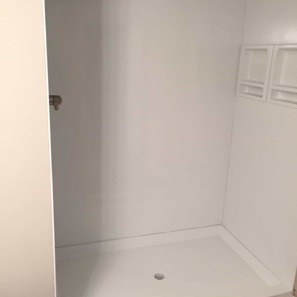 Shower unit after refinishing in Lansing, IL.