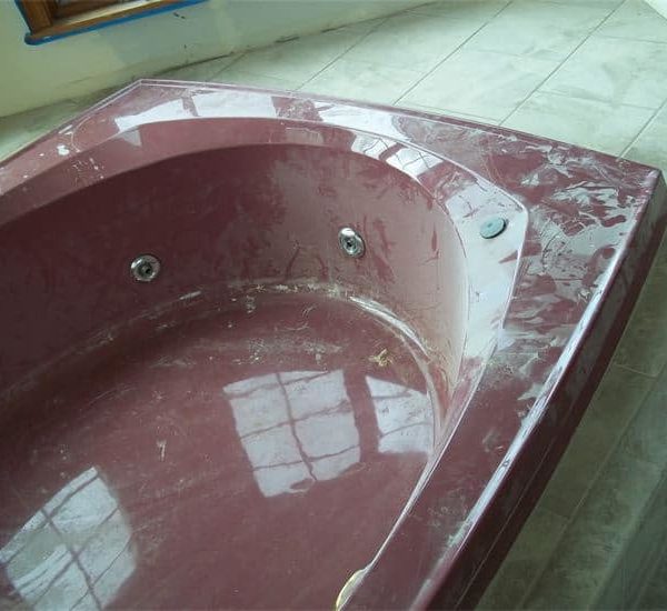 Whirlpool tub BEFORE Refinishing in Joliet, IL