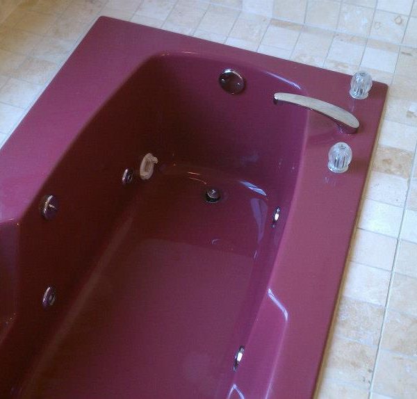 Maroon whirlpool tub in Naperville, IL. before refinishing.