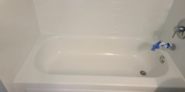 Bathtub and Tile Refinishing in Chicago, IL