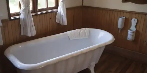 Is Refinishing My Bathtub Worth It? Pros, Cons, and Cost