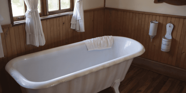 Bathtub Refinishing Chicago: Historic Tub Restoration