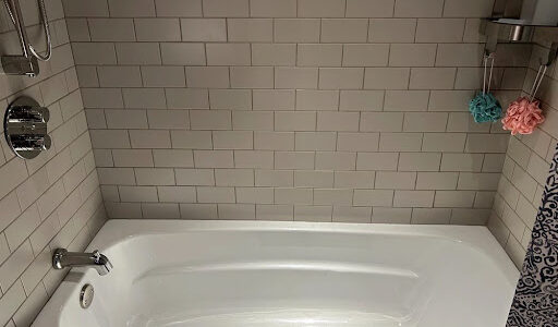 Bathtub Refinishing vs. Reglazing: What’s the Difference?